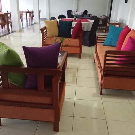 Larn'S Villa Hotel & Apartment Wadduwa Buitenkant foto
