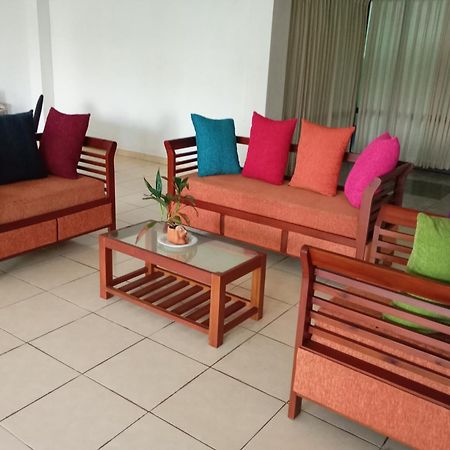 Larn'S Villa Hotel & Apartment Wadduwa Buitenkant foto