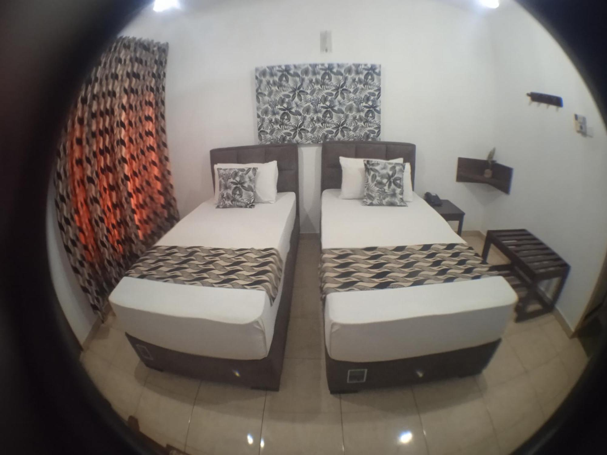 Larn'S Villa Hotel & Apartment Wadduwa Buitenkant foto