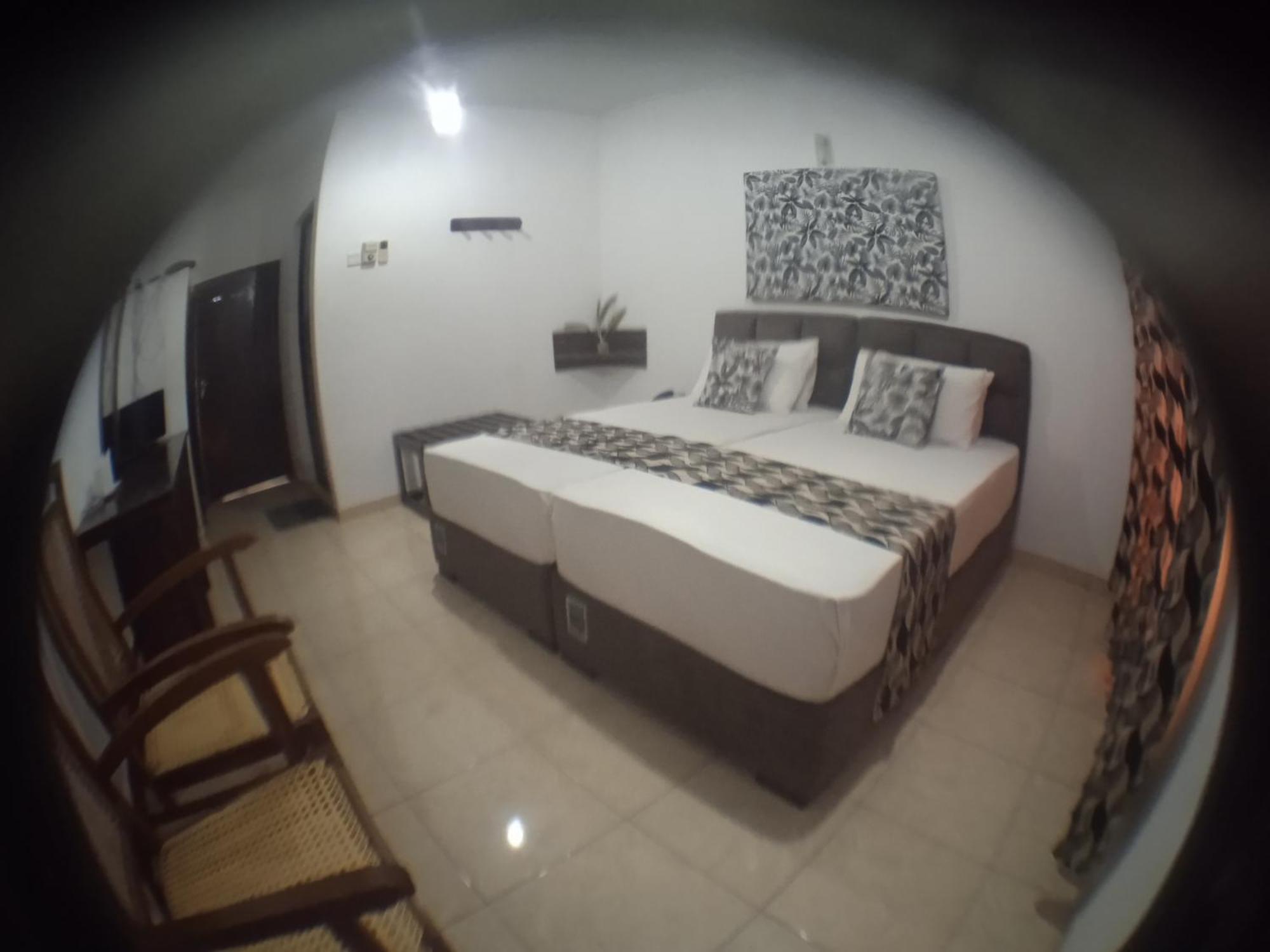 Larn'S Villa Hotel & Apartment Wadduwa Buitenkant foto
