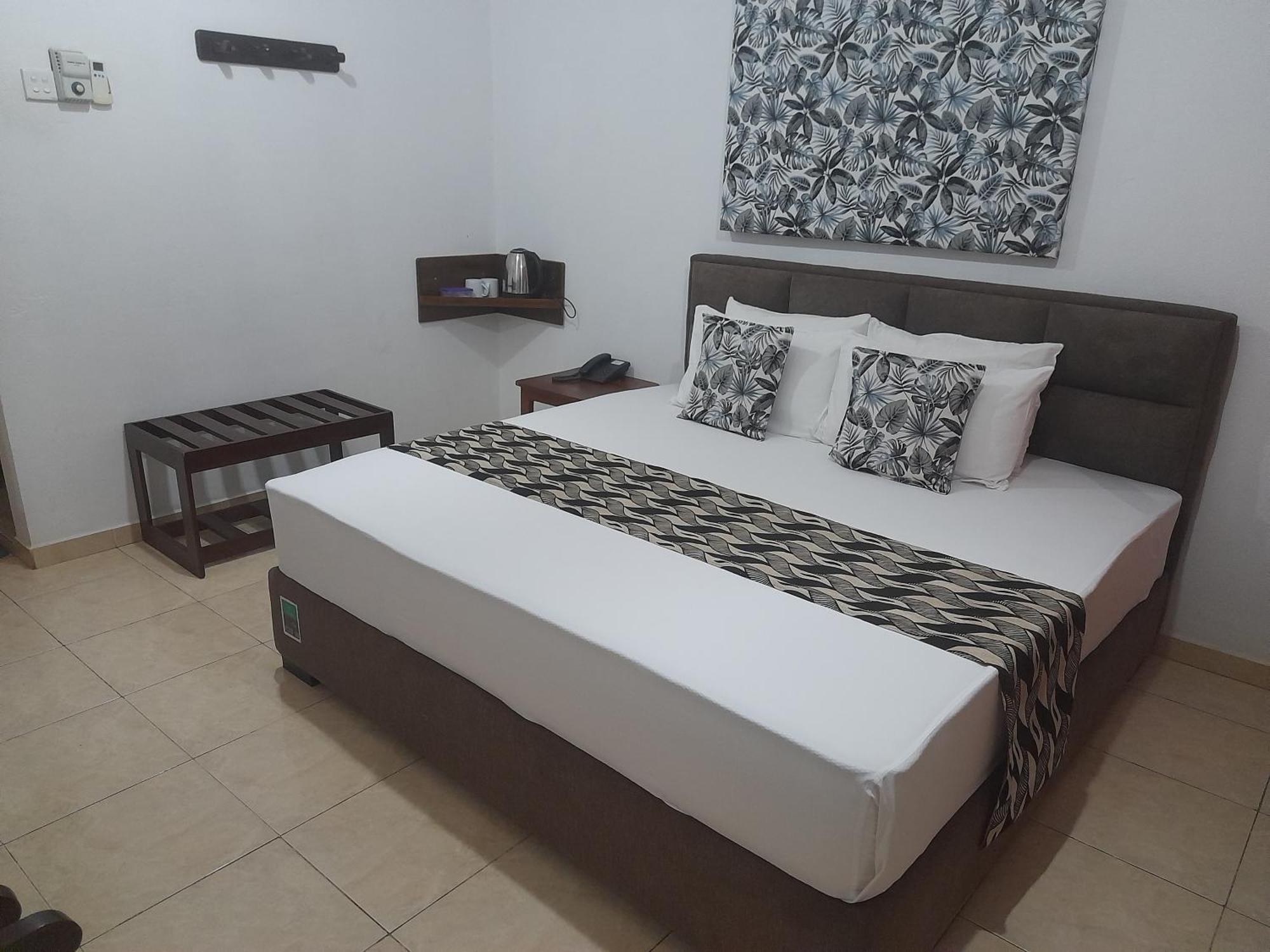 Larn'S Villa Hotel & Apartment Wadduwa Buitenkant foto