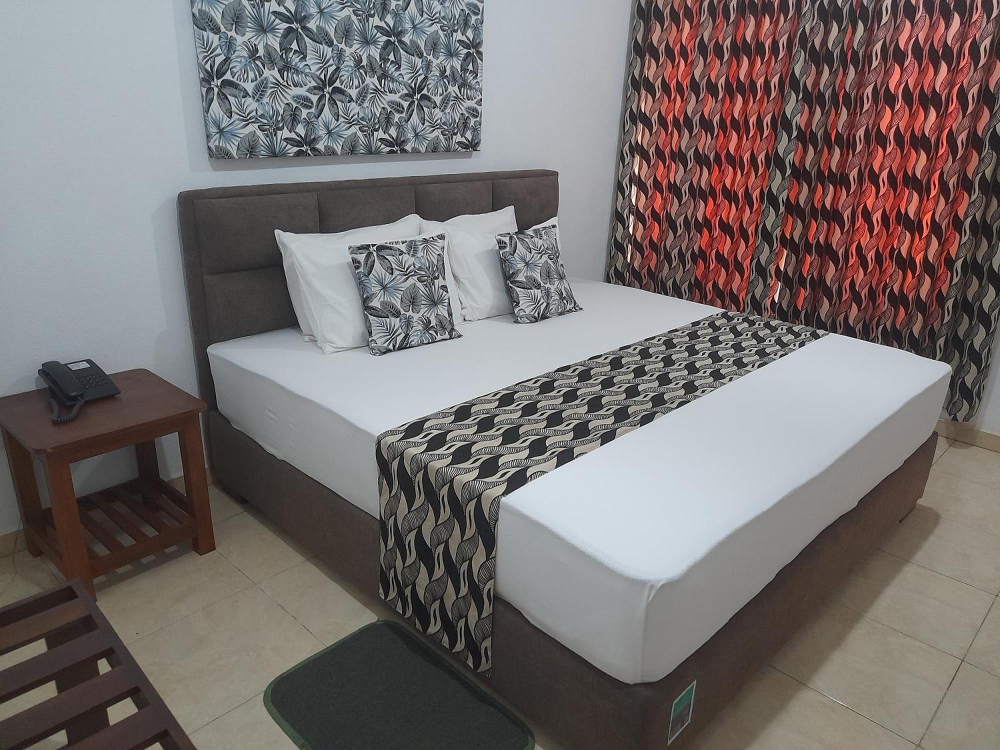 Larn'S Villa Hotel & Apartment Wadduwa Buitenkant foto