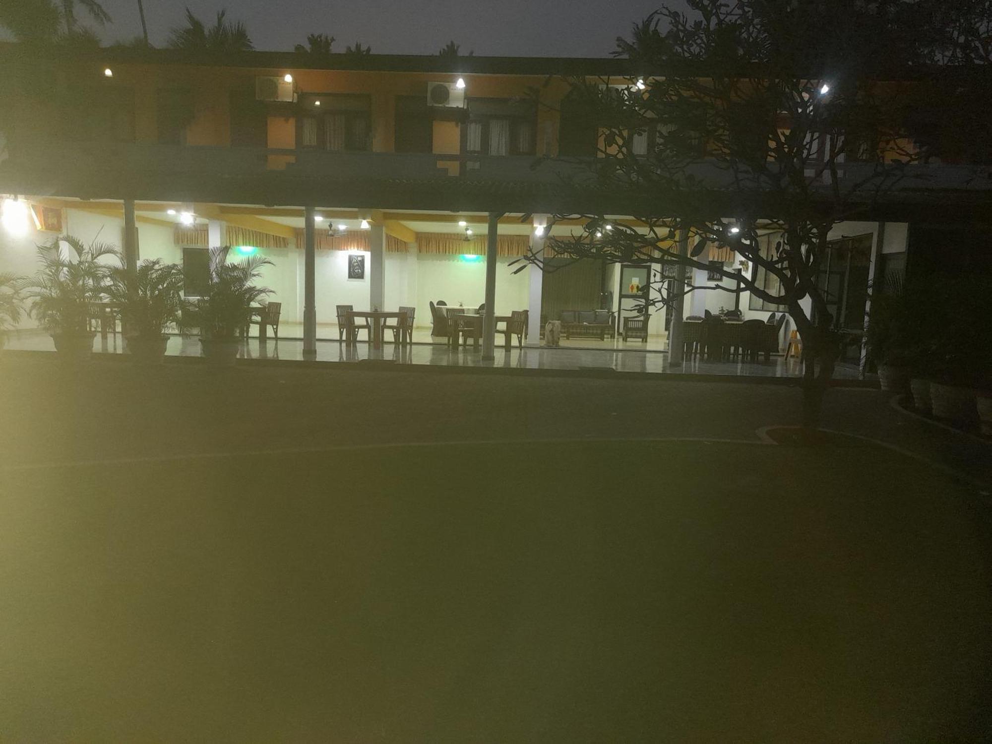 Larn'S Villa Hotel & Apartment Wadduwa Buitenkant foto
