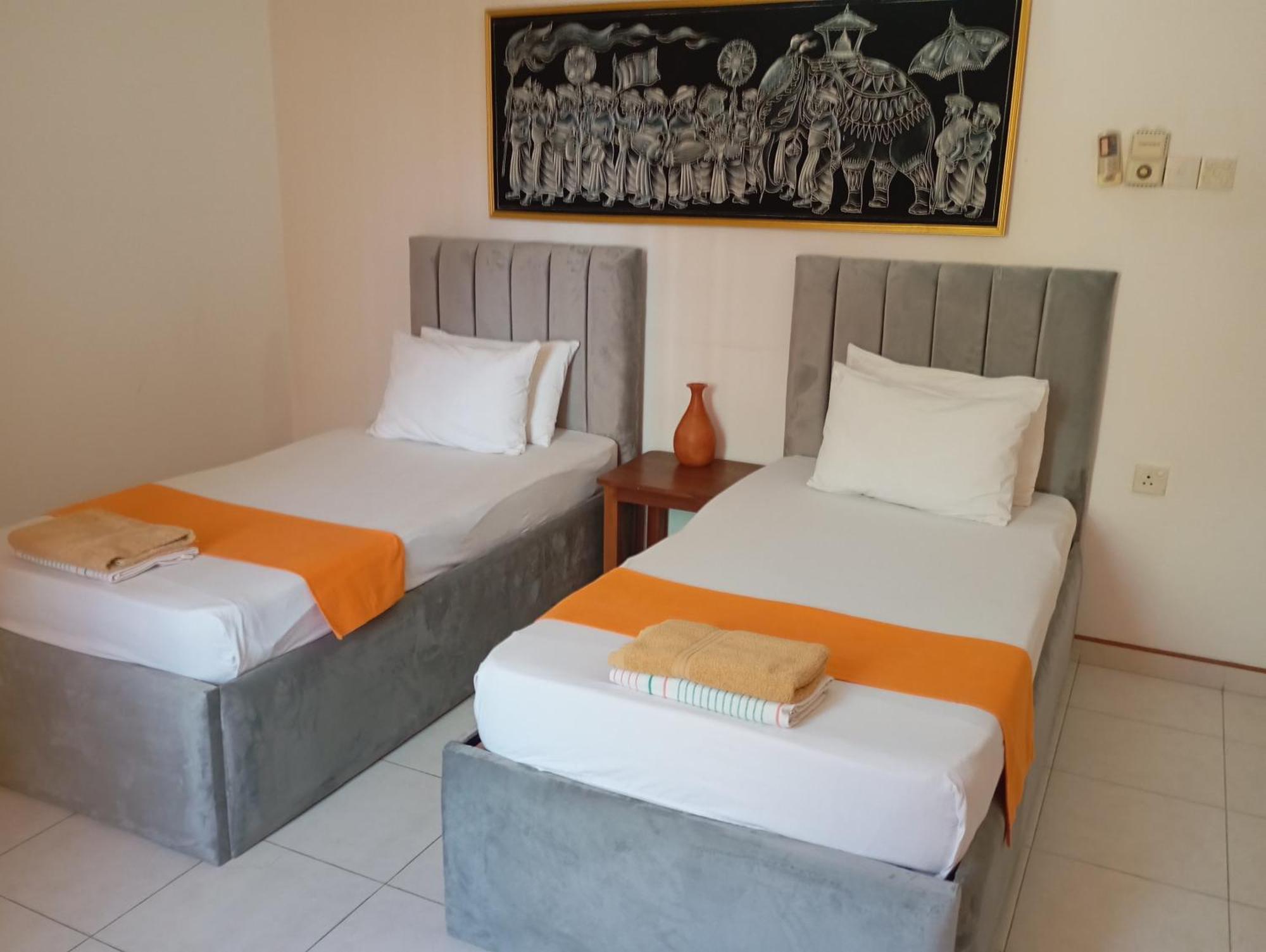 Larn'S Villa Hotel & Apartment Wadduwa Buitenkant foto