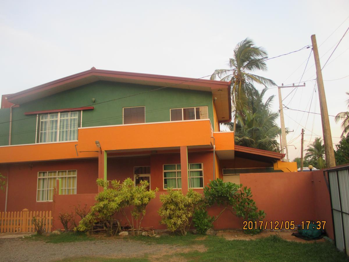 Larn'S Villa Hotel & Apartment Wadduwa Buitenkant foto