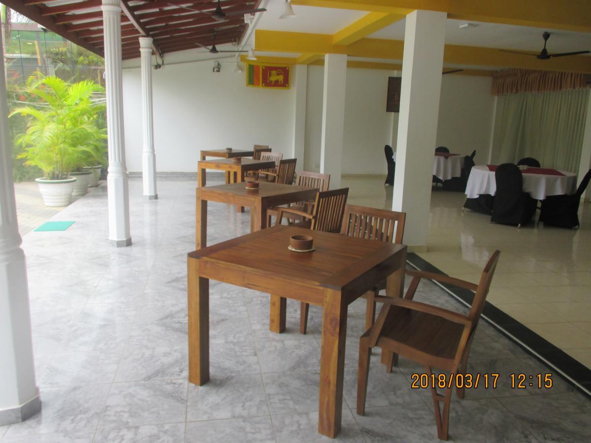 Larn'S Villa Hotel & Apartment Wadduwa Buitenkant foto