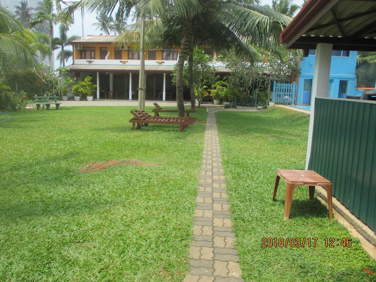 Larn'S Villa Hotel & Apartment Wadduwa Buitenkant foto