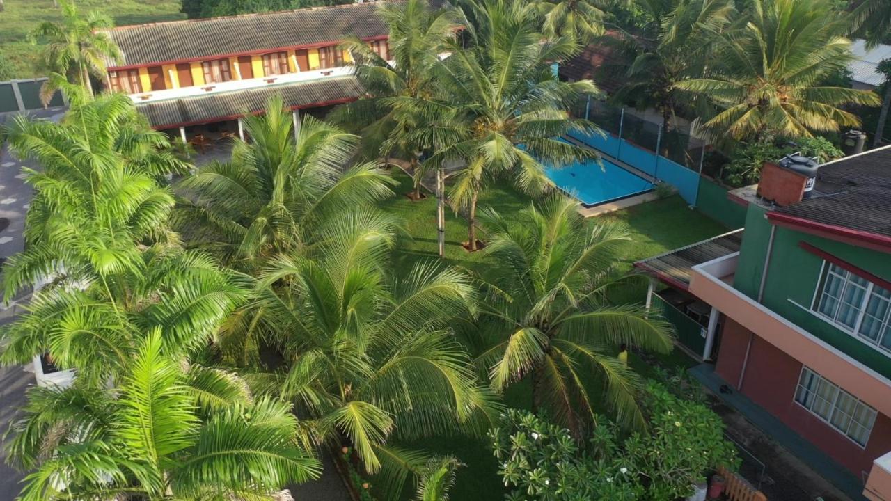 Larn'S Villa Hotel & Apartment Wadduwa Buitenkant foto