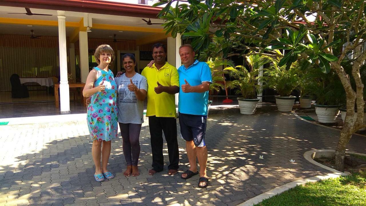 Larn'S Villa Hotel & Apartment Wadduwa Buitenkant foto